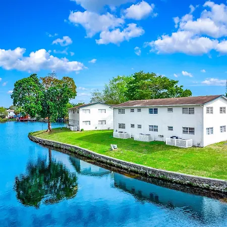 Family & Friends Retreat - Sleeps 19 - Palmwavestays